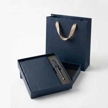 Set Cadou Agenda si Pix, A5, Cutie si Punga, Piele Ecologica, Albastru Inchis, Design Minimalist
