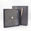 Set Cadou Agenda si Pix, Premium A5, Cutie si Punga, Piele Ecologica, Gri Antracit, Inchidere Magnetica Set Cadou Agenda si Pix, Premium A5, Cutie si Punga, Piele Ecologica, Gri Antracit, Inchidere Magnetica