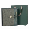 Set Cadou Agenda si Pix, Premium A5, Cutie si Punga, Piele Ecologica, Verde Salvie, Inchidere Magnetica tip Marmura Set Cadou Agenda si Pix, Premium A5, Cutie si Punga, Piele Ecologica, Verde Salvie, Inchidere Magnetica tip Marmura