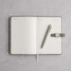 Set Cadou Agenda si Pix, Premium A5, Cutie si Punga, Piele Ecologica, Verde Salvie, Inchidere Magnetica tip Marmura Set Cadou Agenda si Pix, Premium A5, Cutie si Punga, Piele Ecologica, Verde Salvie, Inchidere Magnetica tip Marmura